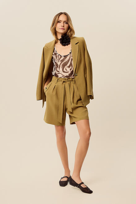 Bermuda shorts with a tie belt - Chaki S