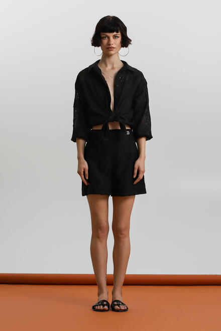 Embroidered Lace Shorts with a Lightweight Feel





 ΕΖΖΕΑ - Black S