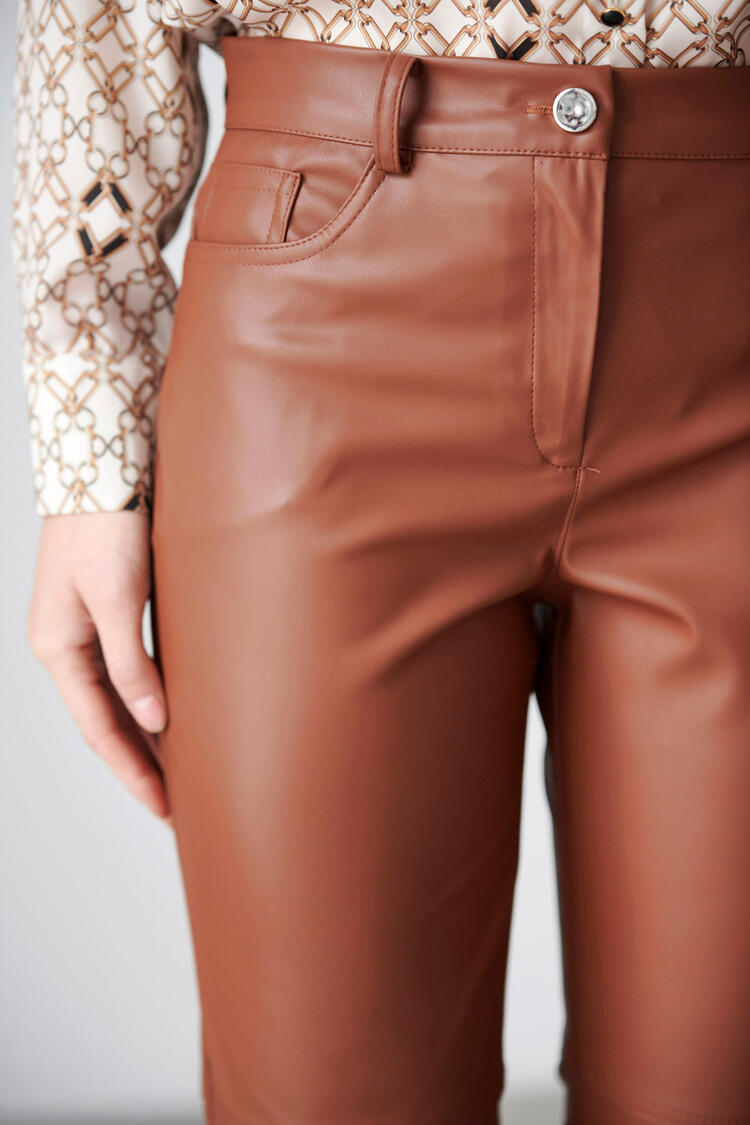 Pants in leatherette texture - Taupe M