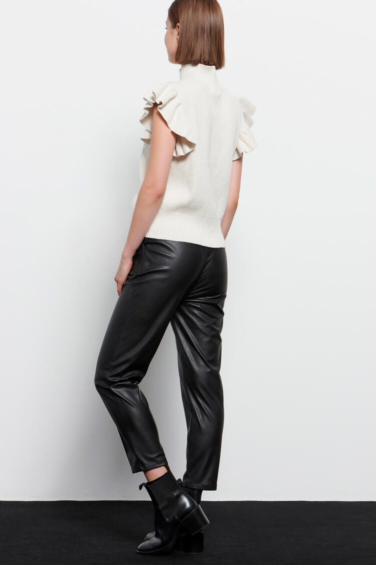 Leather-look pants with belt - Black S