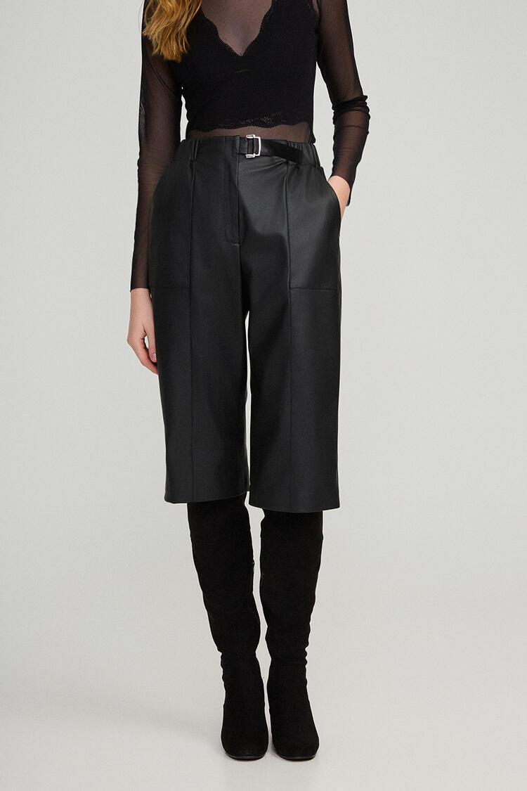 Bermuda leather look - Black M