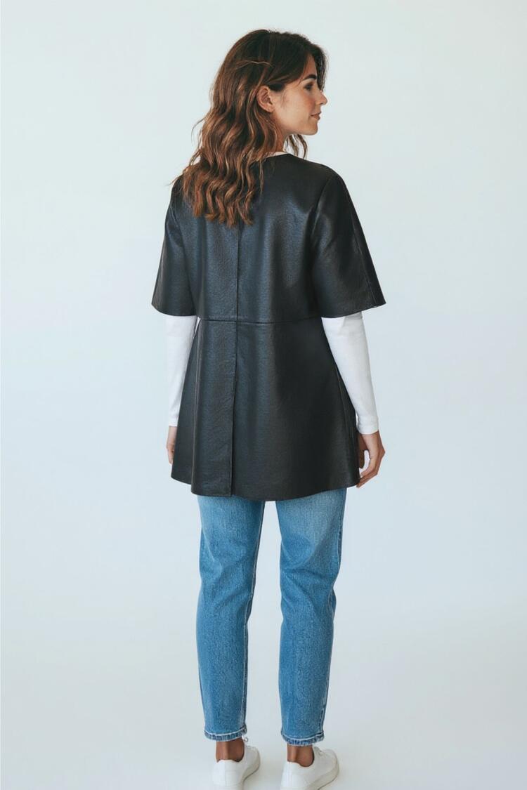 Cape with Faux-Leather Texture - Black O/S