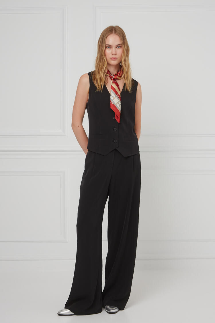 Vest in a classic design - Black S