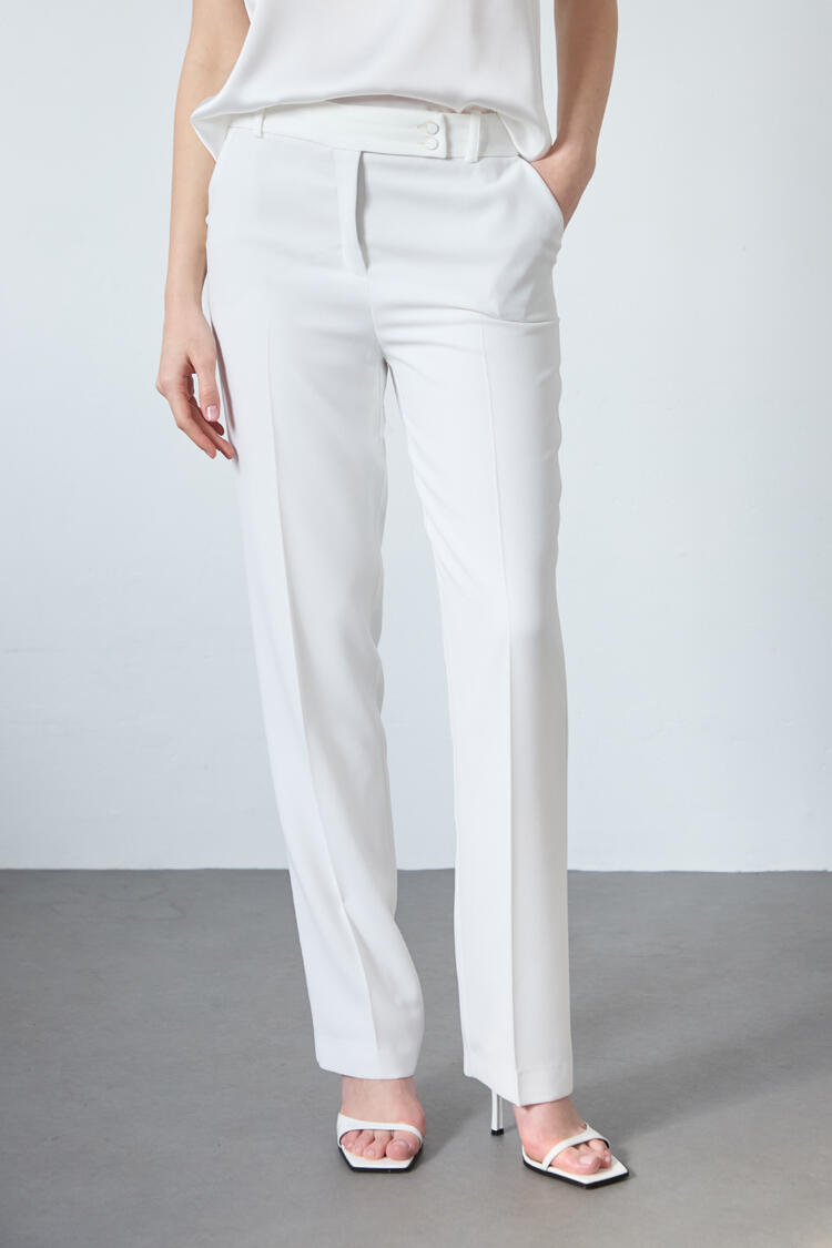 Pants in a straight line - White L