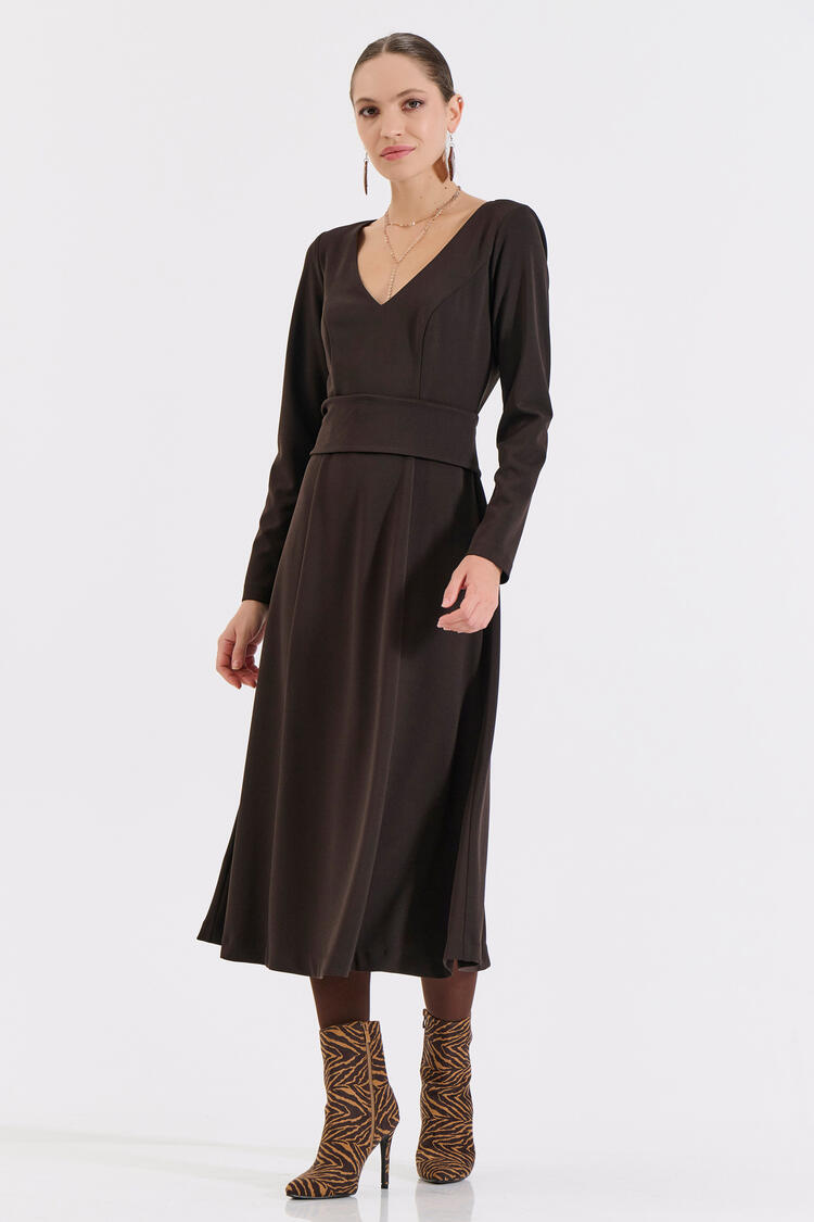 Long Flared Dress with V-Neckline and Belt - Brown XL