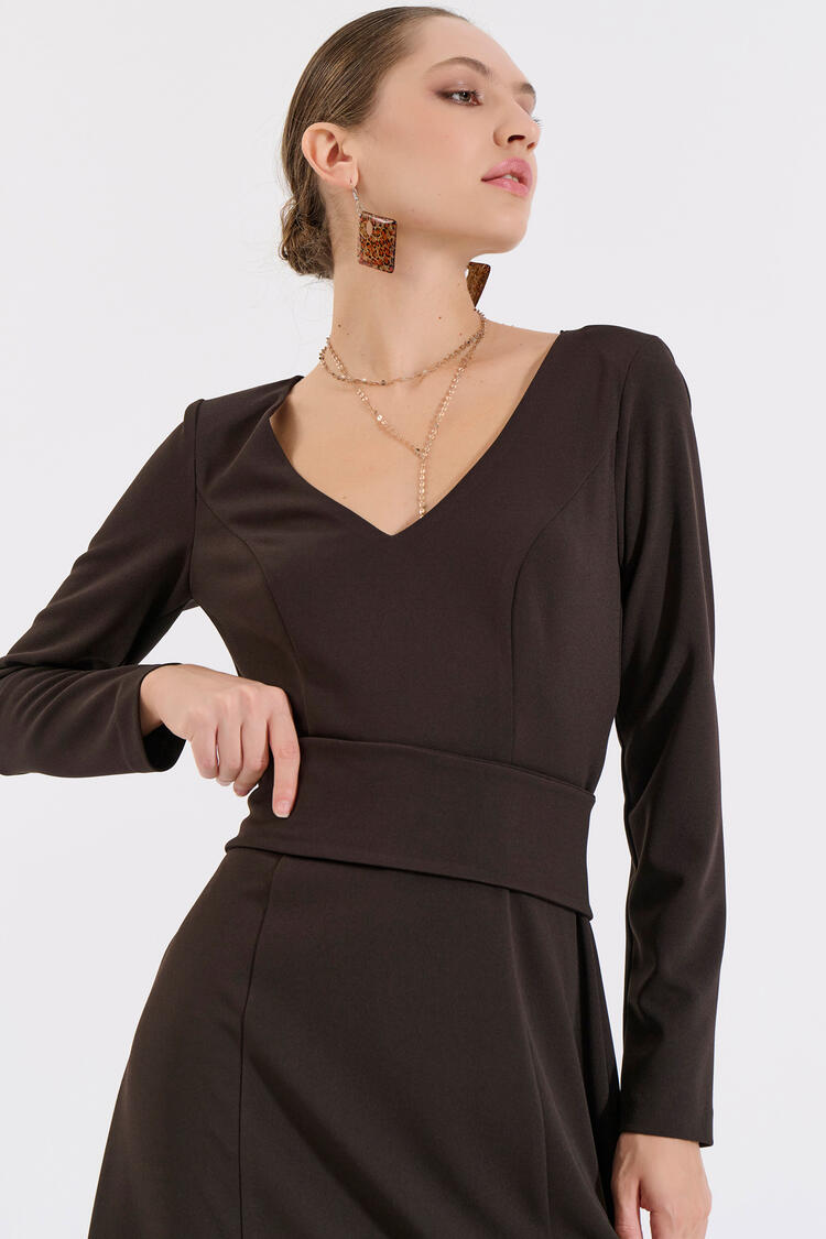 Long Flared Dress with V-Neckline and Belt - Brown XL
