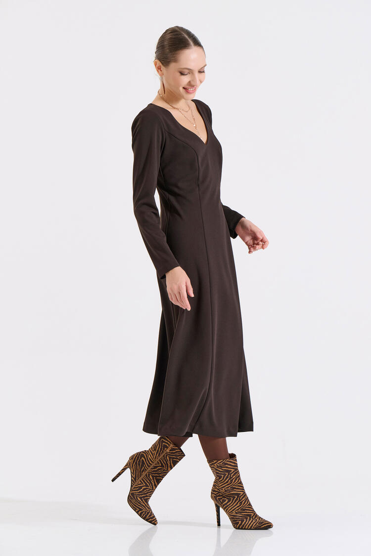 Long Flared Dress with V-Neckline and Belt - Brown XL