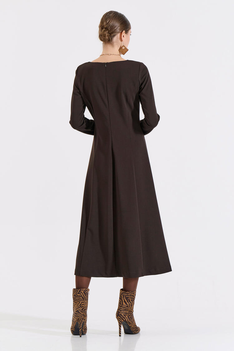 Long Flared Dress with V-Neckline and Belt - Brown XL