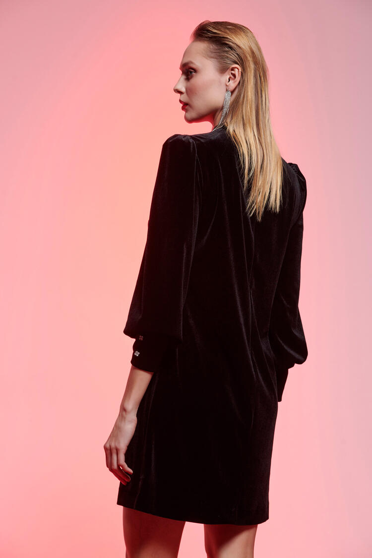 Dress made of velvet with a pattern on the shoulders - Black S