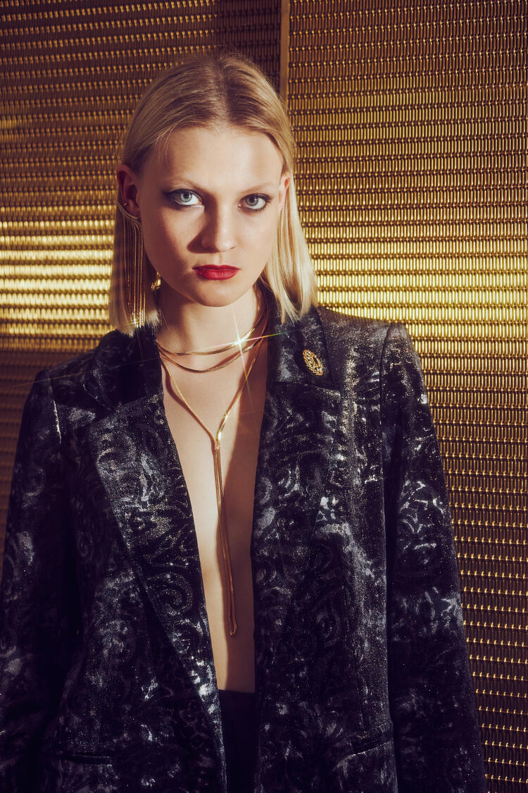 Velvet jacket with a jewel on the lapel - Black L