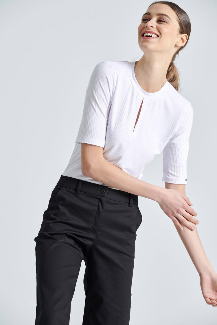  Blouse with neck opening - White S