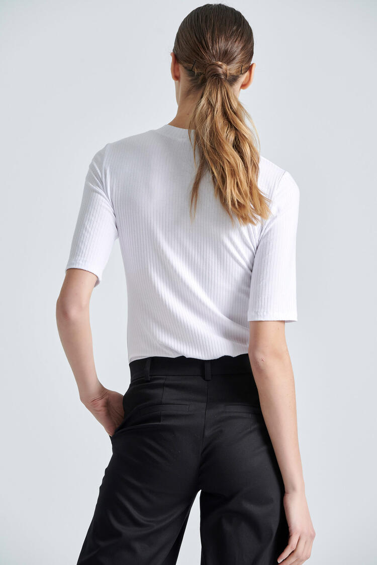  Blouse with neck opening - White S