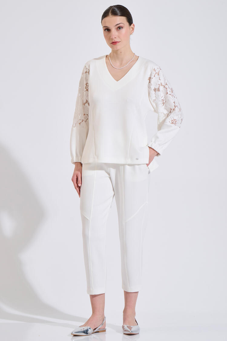 Relaxed-fit blouse with V-neckline and lace sleeves - Off White S/M