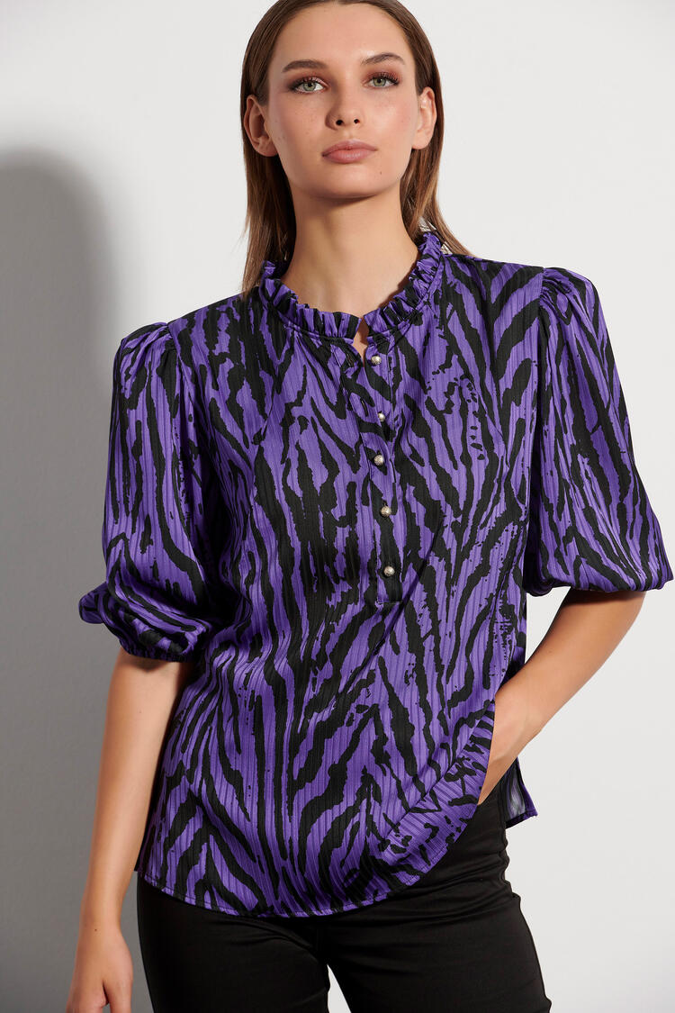 Shirt with frills on the collar - Purple S