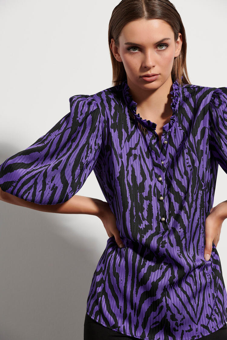 Shirt with frills on the collar - Purple S