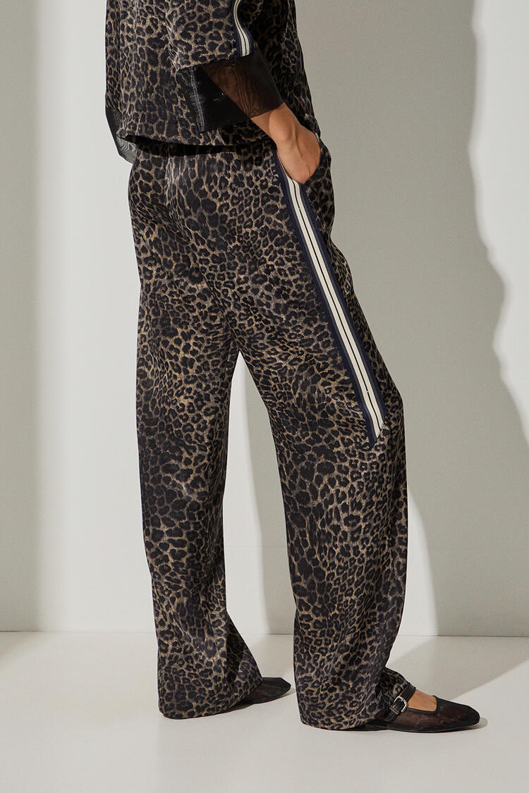 Satin pants with animal print pattern - Black S