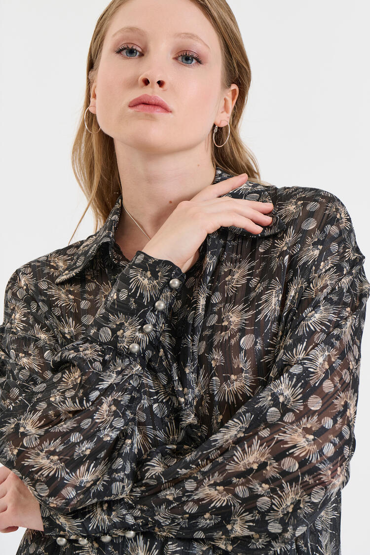 Shirt with an impressive print - Black M/L