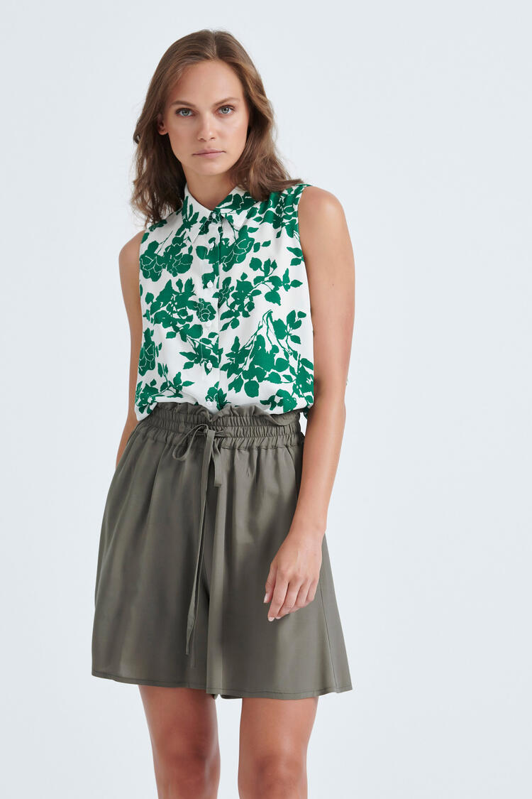 Shorts with elastic in the middle - Chaki S