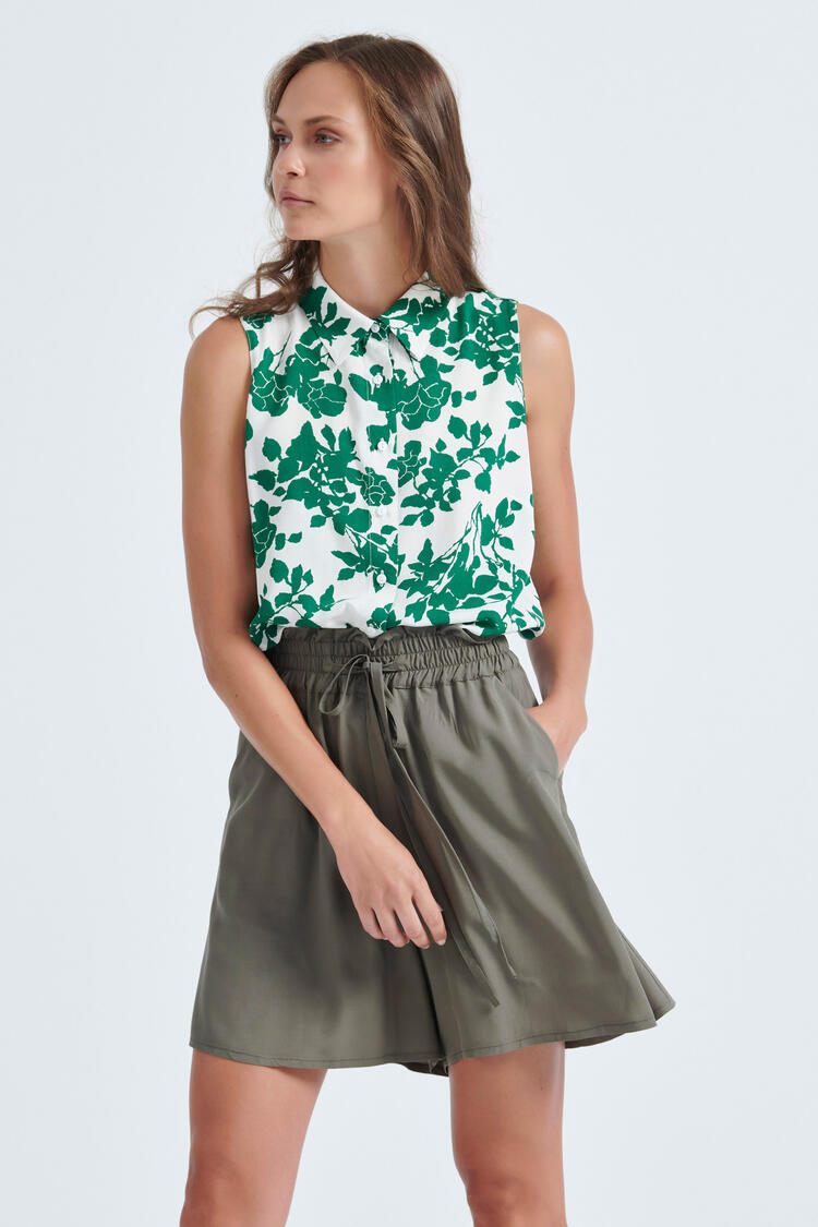 Shorts with elastic in the middle - Chaki S