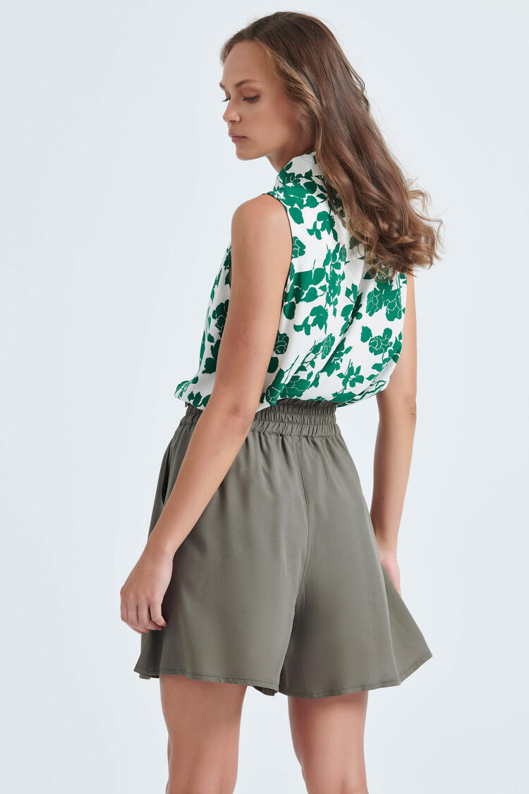 Shorts with elastic in the middle - Chaki S
