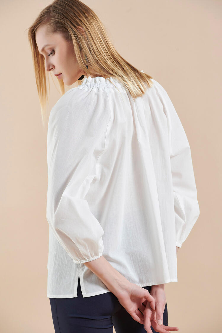 Blouse with pleats at the neckline - Off White S/M