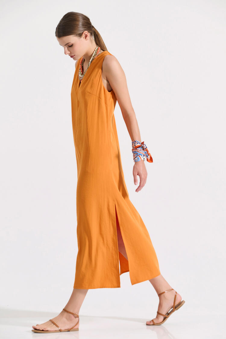 Long sleeveless dress with V-neck and side slits - Orange S
