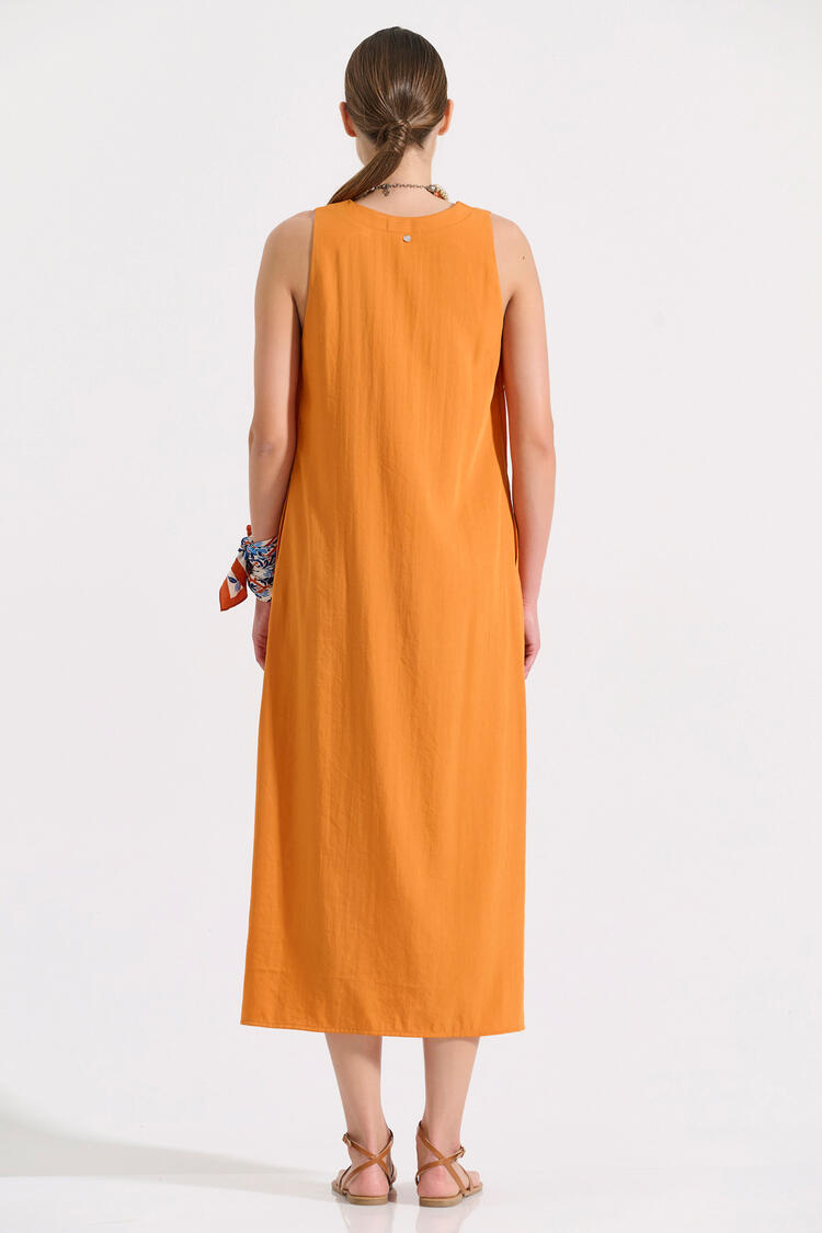 Long sleeveless dress with V-neck and side slits - Orange S