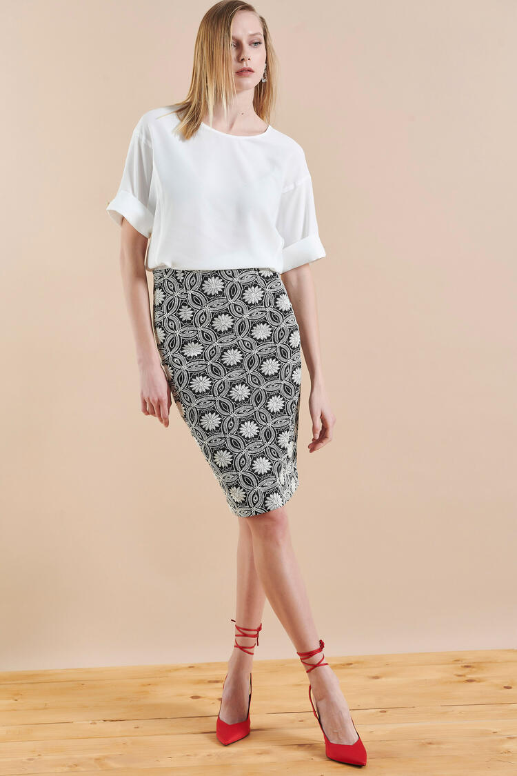 Skirt with embroidery - Black S