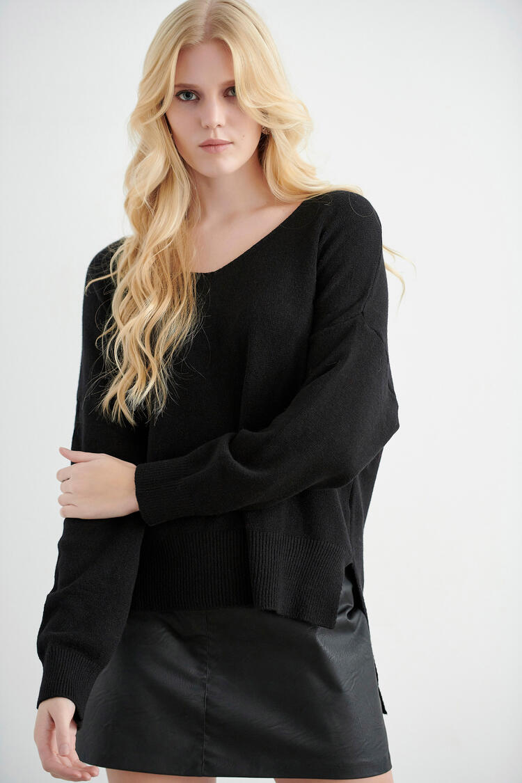 Asymmetrical knitted blouse - Black S/M
