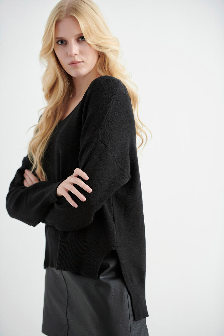 Asymmetrical knitted blouse - Black S/M
