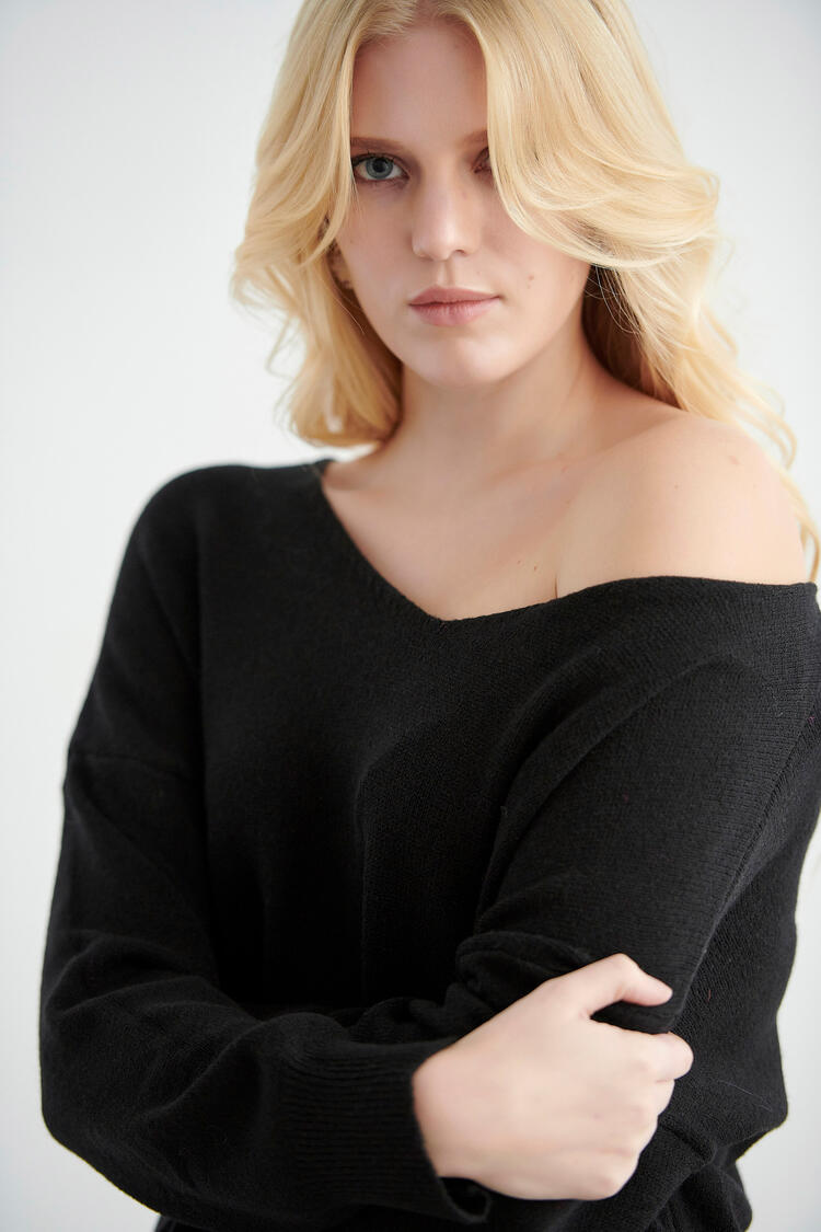 Asymmetrical knitted blouse - Black S/M