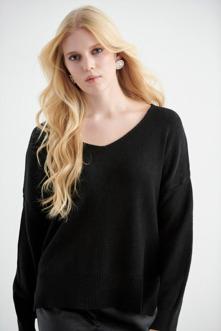 Asymmetrical knitted blouse - Black S/M