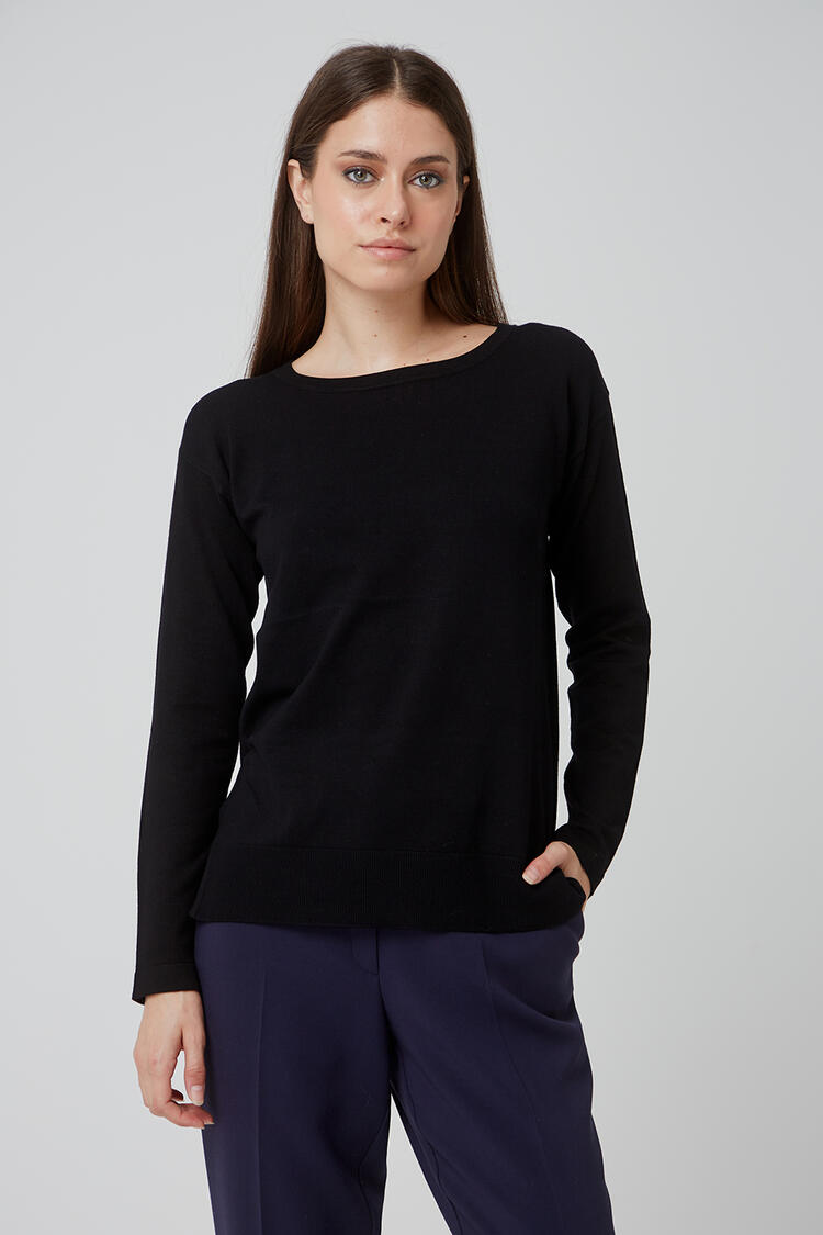 Knitted blouse with a round neck - Black M