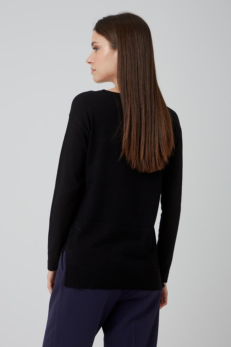 Knitted blouse with a round neck - Black M