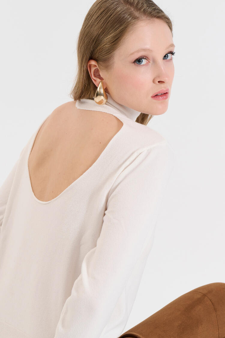 Knitted Top with High Neck and Open Back - Vanilla O/S