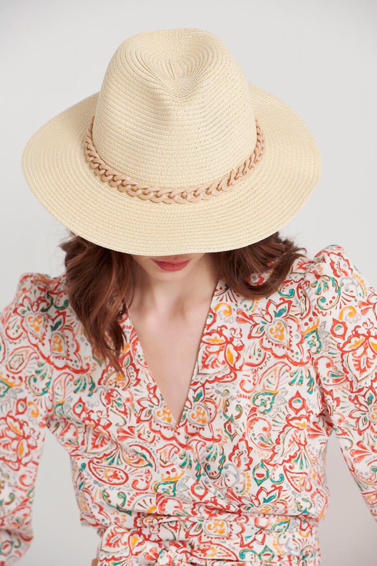 Straw hat with decorative chain - Off White O/S