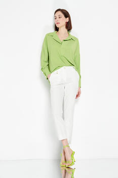 Blouse with V-neckline and collar - GREEN S/M