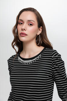 Blouse with decorative necklace - Black S