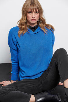 Long-sleeved knitted blouse with a hood - Electric Blue S/M
