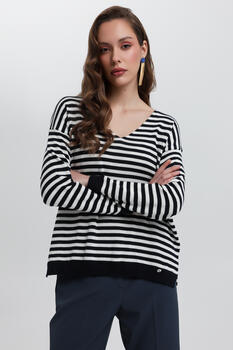 Striped Knitted Blouse with V Neckline - Blue S/M