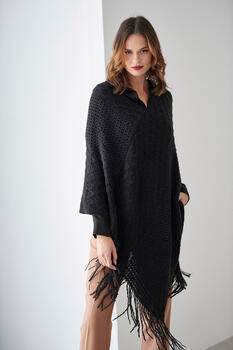Poncho  with fringes at the end - Black O/S