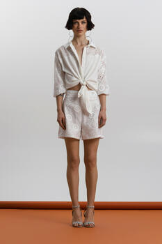 Embroidered Lace Shorts with a Lightweight Feel





 ΕΖΖΕΑ - White S
